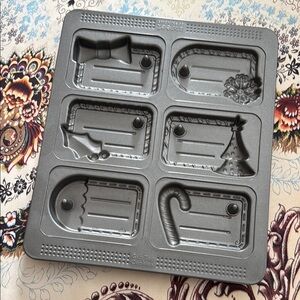 Gift tag cookies pan